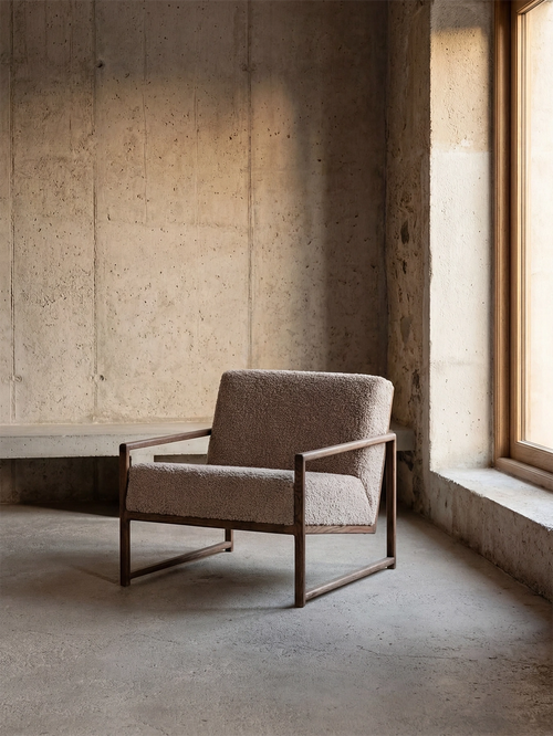 Armchair Einar – Dark Oak Frame – Greige Bouclé Cushion
