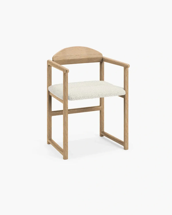 Dining chair Erik in oak wood frame with ivory bouclé cushion for relaxed dining.