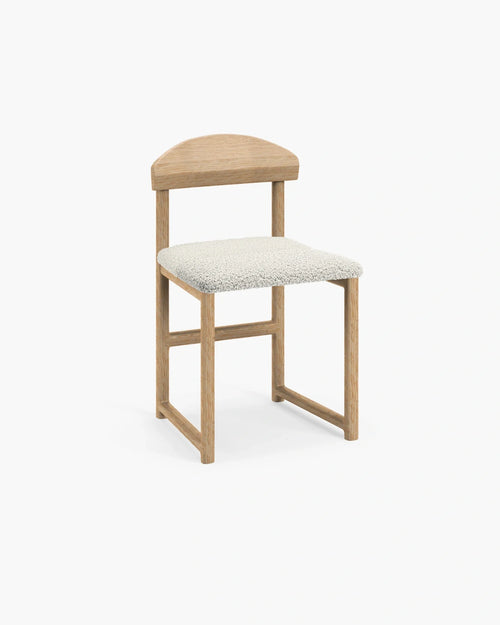 Karin dining chair in oak with ivory bouclé, showcasing natural tones and a cozy texture for modern interiors.