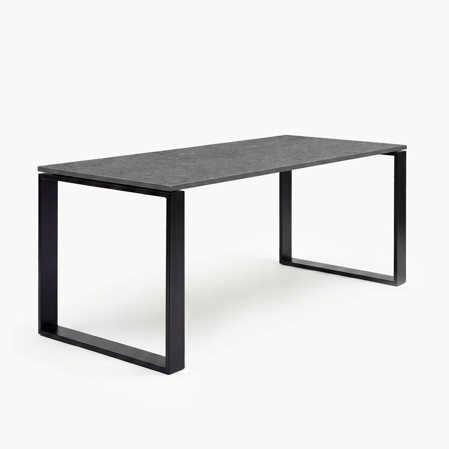 Table de salle à manger en pierre Diana – Piètement noir – Grafite