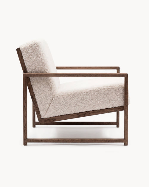 Fauteuil lounge Einar – Chêne foncé – Bouclé ivoire