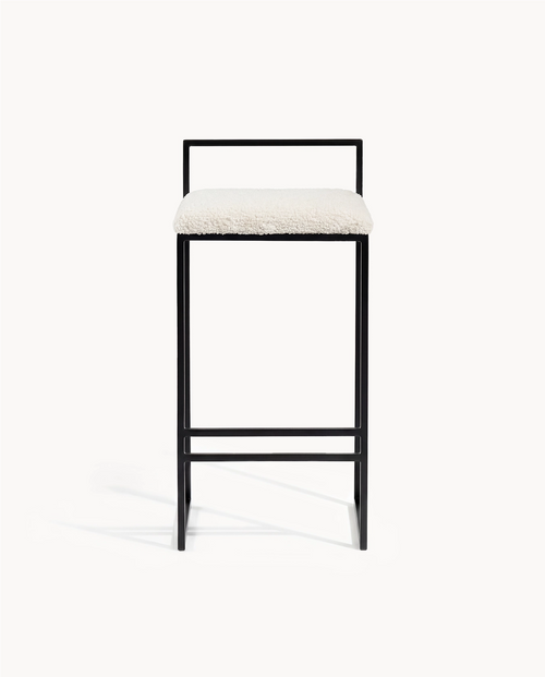 Breakfast Bar Stool Freja with black frame and ivory bouclé cushion, ideal for kitchen islands and bar counters.