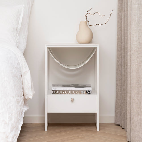 Iris Sängbord - Vit - Ivory läder - Entzo dekton