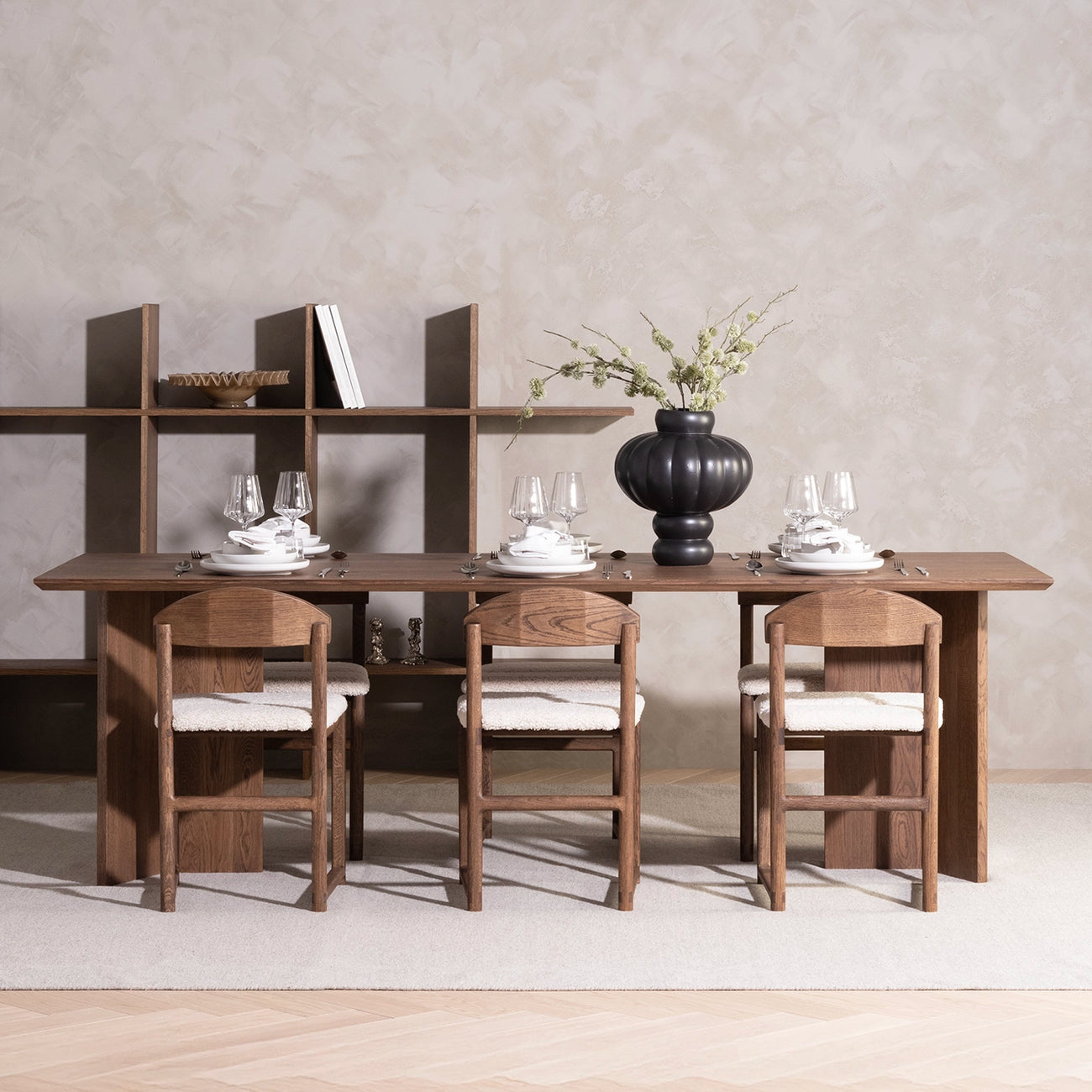 Karin Esszimmerstuhl – Dunkle eiche – Ivory bouclé