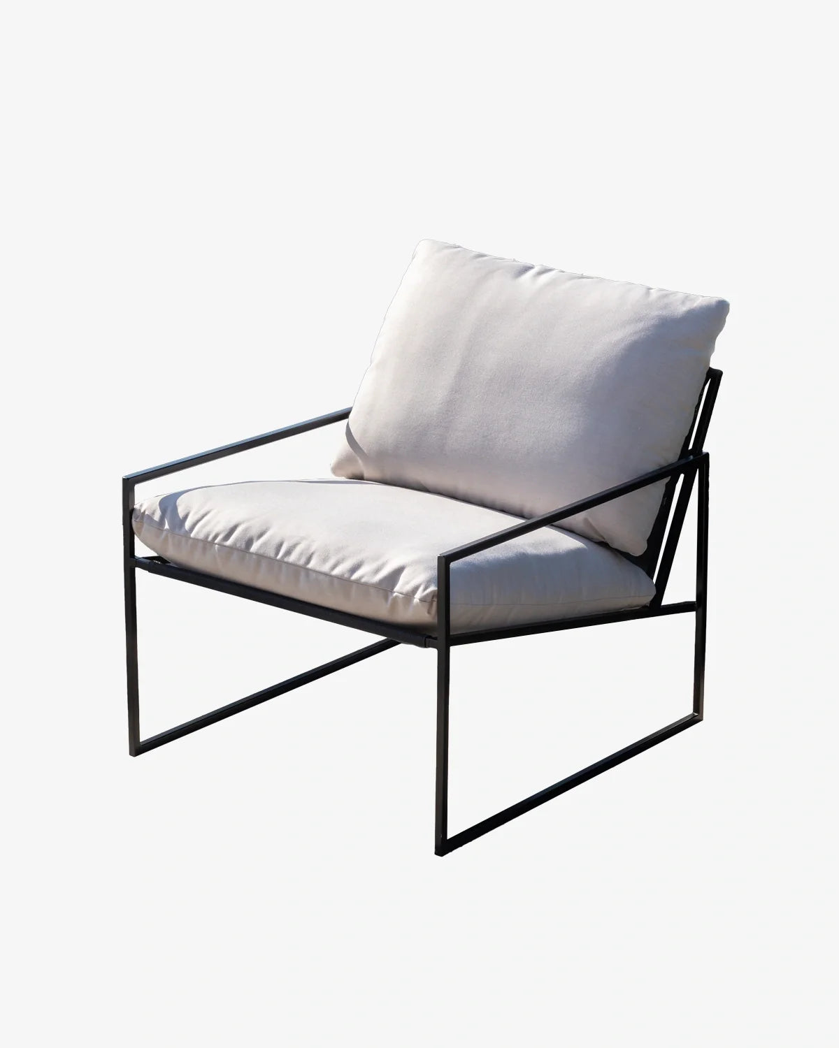 Kenny outdoor lounge chair with weatherproof cushions, perfect for stylish patios and gardens.