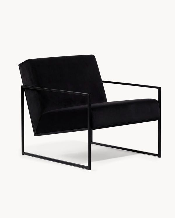 Armchair Kent in jade black velvet on a black powder-coated steel frame, three-quarter view