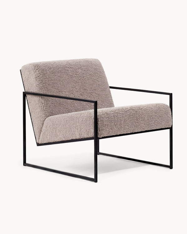 Armchair Kent in greige bouclé on a black powder-coated steel frame, three-quarter view