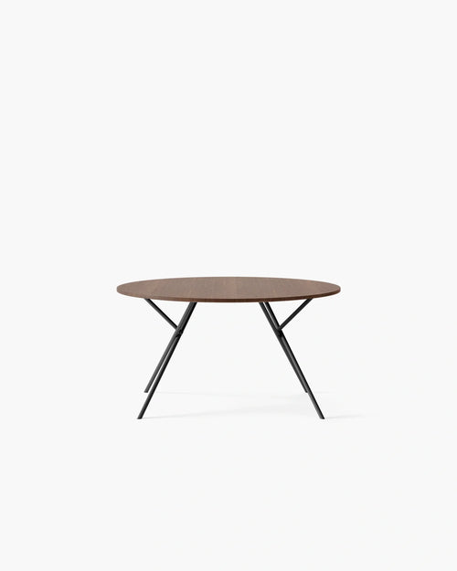 Luna dining table in black and dark oak, showcasing a sleek and modern round design ideal for elegant dining.