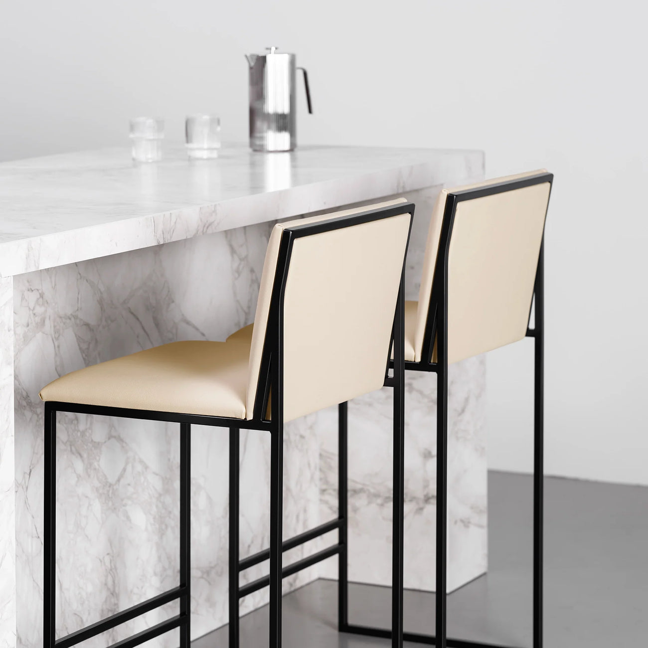 Philip Bar stool in black frame with sand leather seat, perfect for modern kitchens with a minimalistic style.