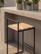 Outdoor Bar Stool Saga – Black Frame & Teak