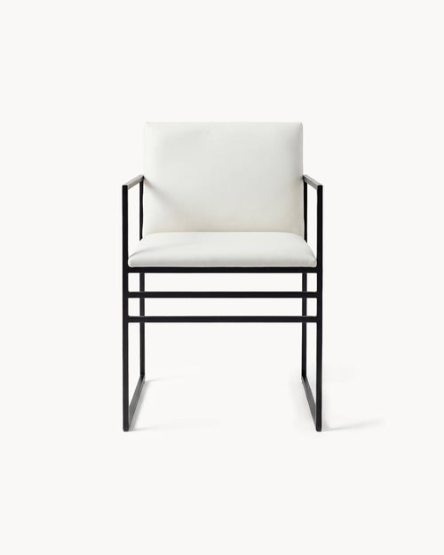 Dining chair Sella with black frame and ivory leather armrest, designed for dining tables.
