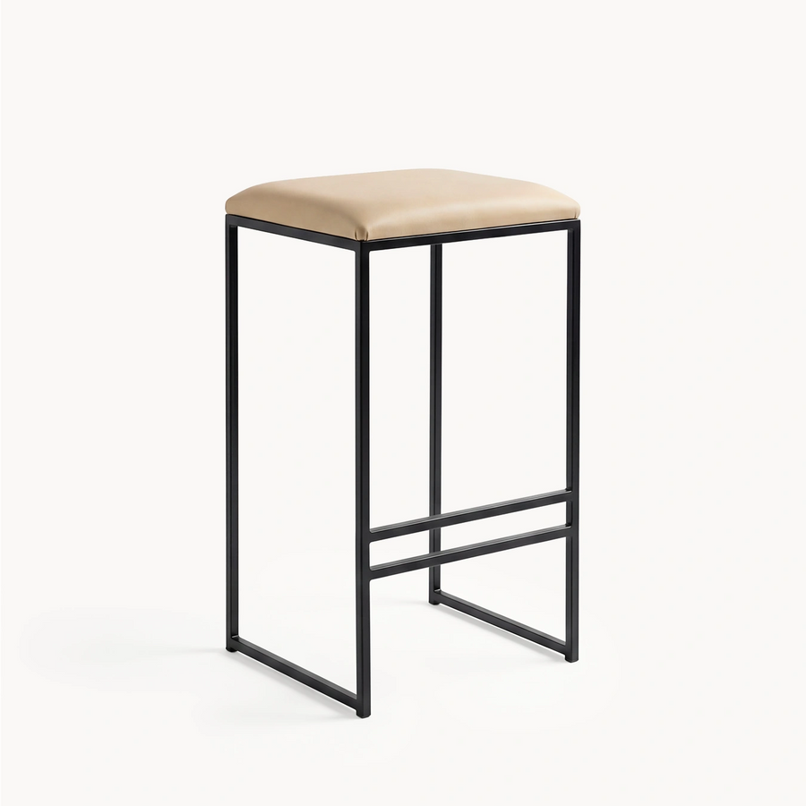 Counter & Bar Stool Svea – Black Frame – Sand Leather