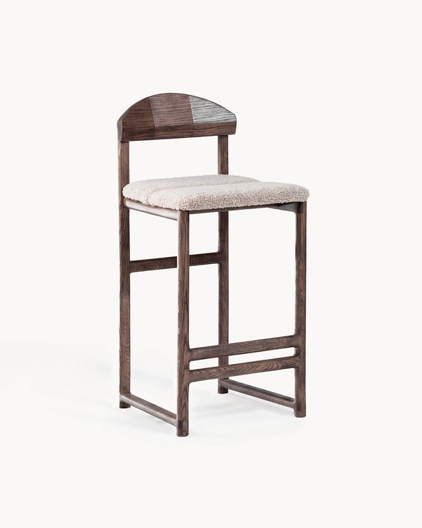 Oak Bar Stool Ted by Crea in dark oak with a greige bouclé seat, for kitchen islands and dining areas.