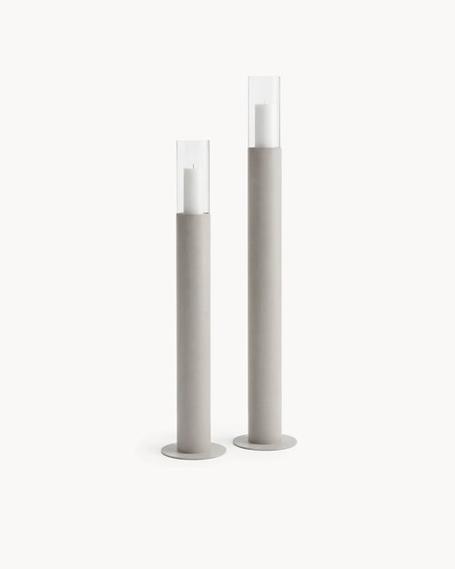 Candleholder Thomas – Set of 2 beige frame floor standing candleholders made of powder coated steel and glass.
