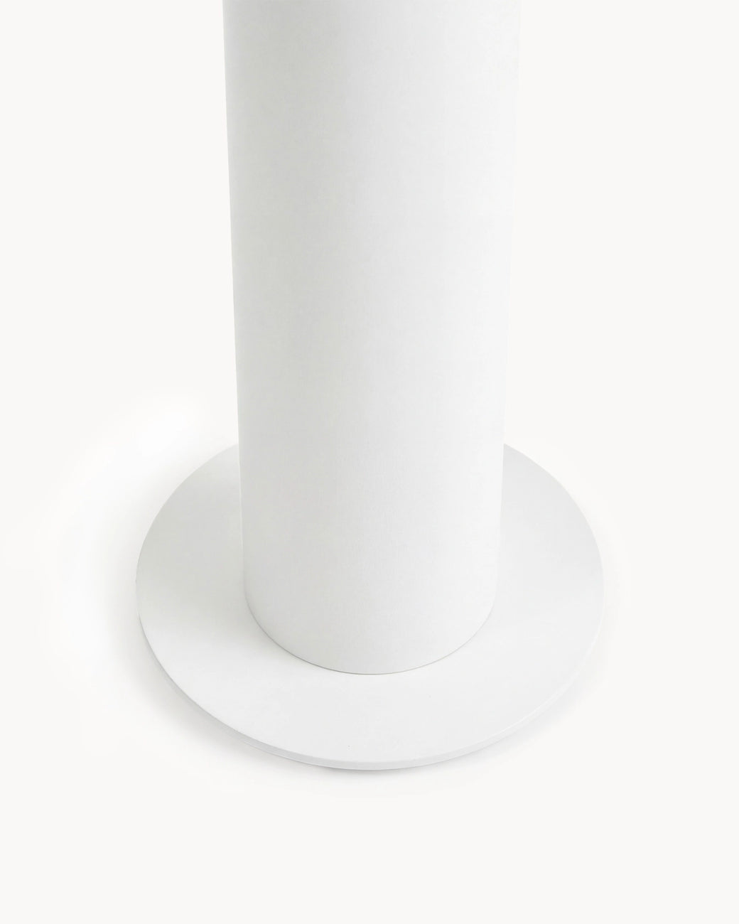 Candleholder Thomas – Set of 2 – White Frame floor standing design with cylindrical shape and round base.